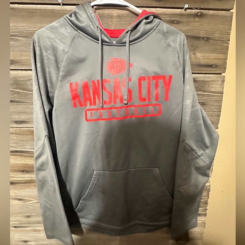 KANSAS CITY CHIEFS TEAM APPAREL HOODIE.